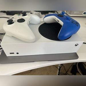 Xbox series S with extra controller